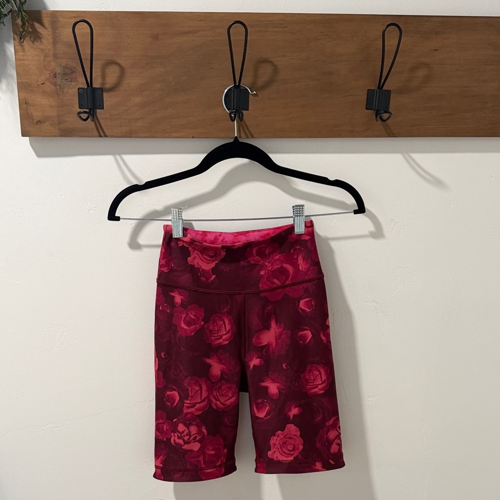 Elegant Floral Pink Bike Shorts